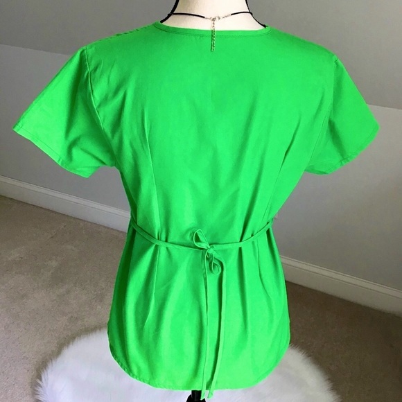 Landau Green Crossover Scrub Top Size Small - Picture 3 of 5